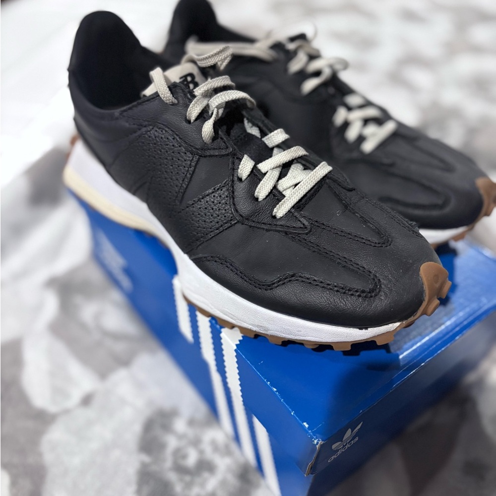 New balance 327 black leather  Sneakers 8.5
